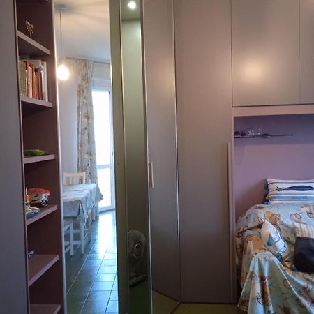 Appartamento Al Lago Da Dany Арона Екстериор снимка