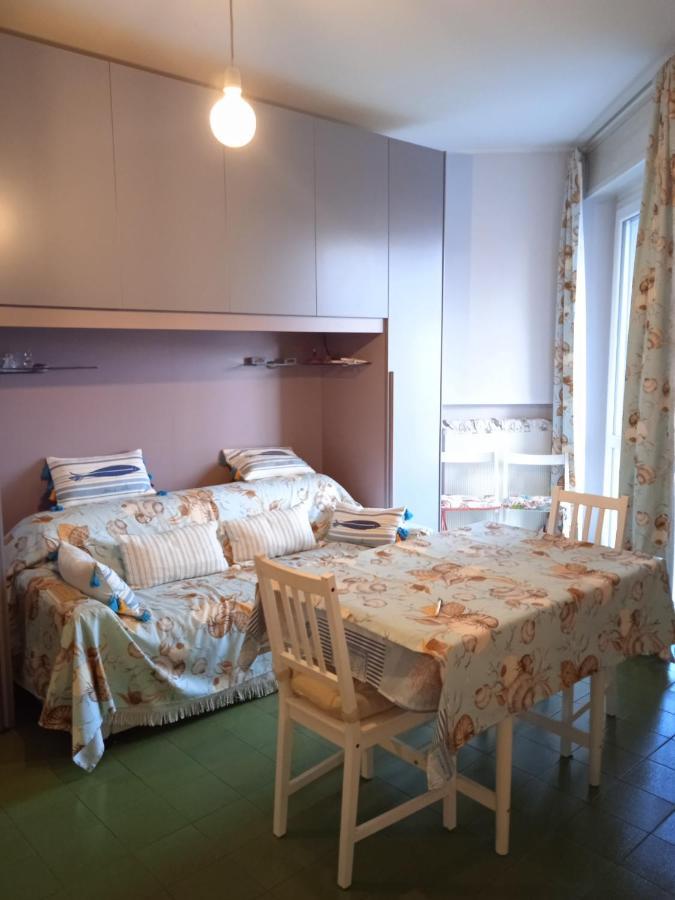 Appartamento Al Lago Da Dany Арона Екстериор снимка