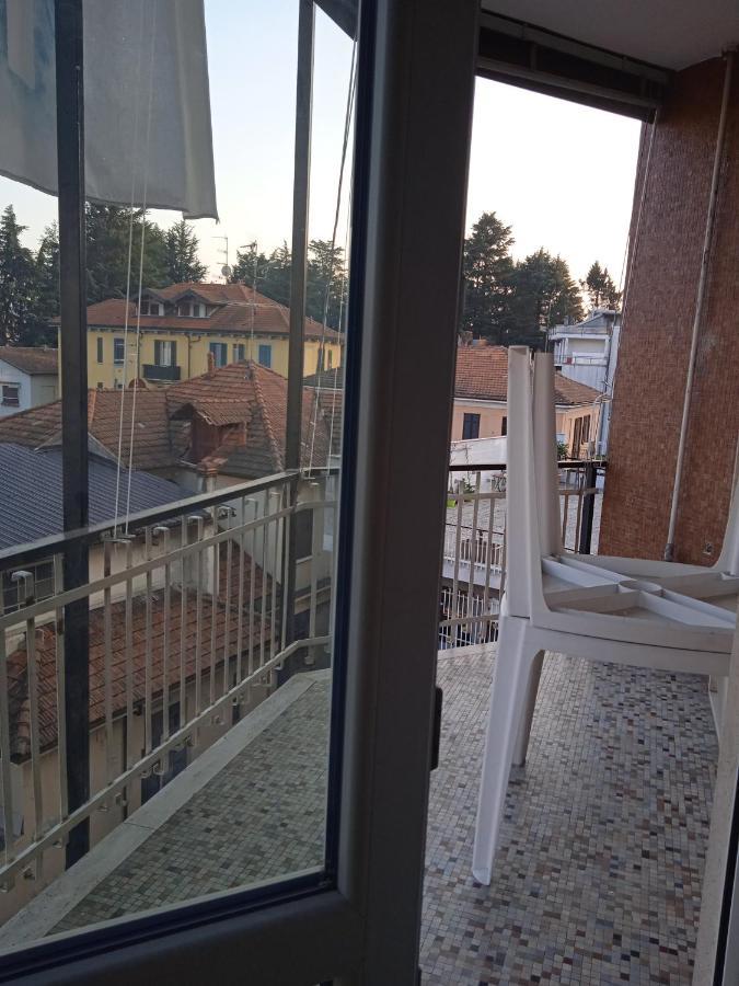 Appartamento Al Lago Da Dany Арона Екстериор снимка